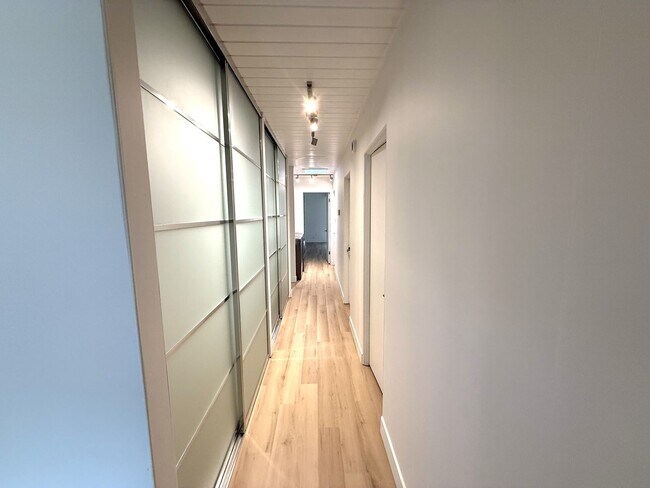 Building Photo - BEAUTIFUL UPDATED FOUR BEDROOM / TWO BATH ...