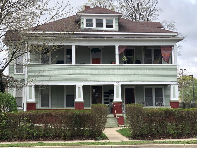 Building Photo - 428-428 S Westnedge Ave