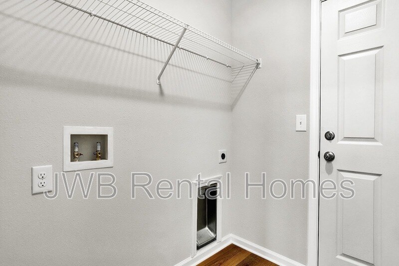 Building Photo - 5440 Chenango Blvd