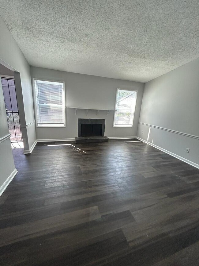 Building Photo - 6474 Kirby Trees Dr