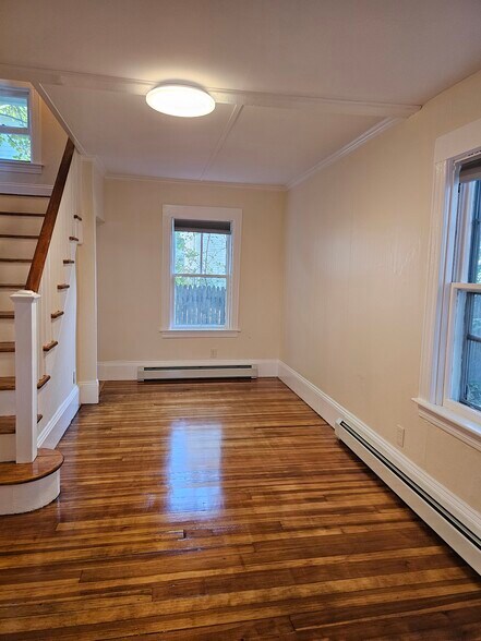 Primary Photo - 146 Pidge Ave