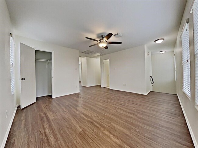 Building Photo - 6830 Shallow River Ct