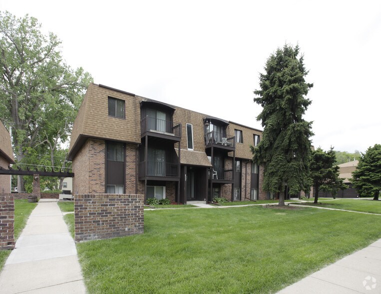 Apple Valley Apartments 83058349 Underwood Ave Omaha NE 68114