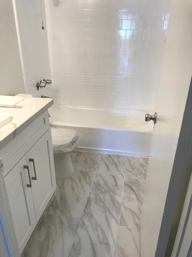 Building Photo - 5222-5226 Lexington Ave