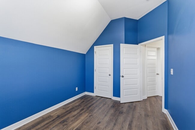 Building Photo - 114 Walden Village Ct