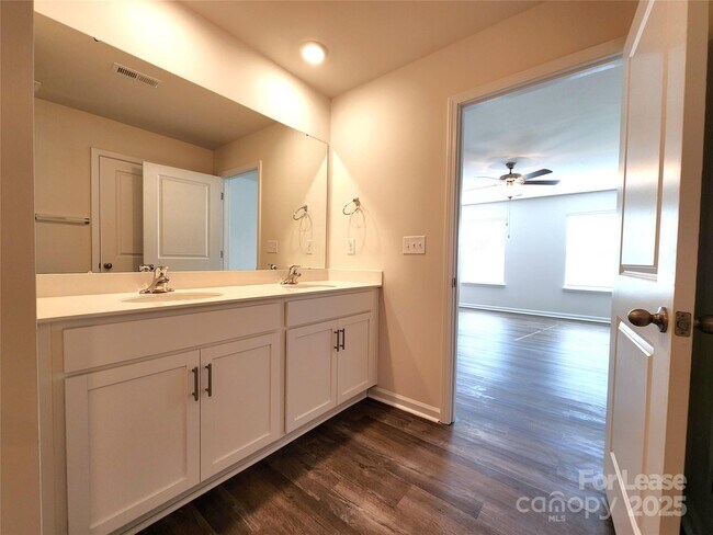 Building Photo - 2973 Sherrills Strm Dr