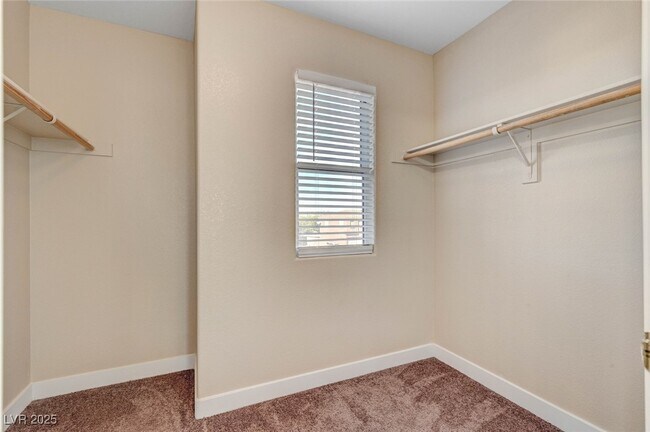 Building Photo - 494 Groft Way