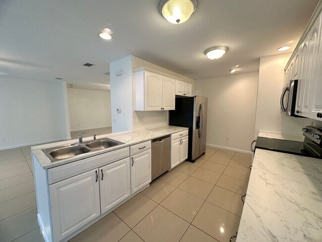 Building Photo - Charming 3 Bed, 2 Bath Pool Home in SE Cap...