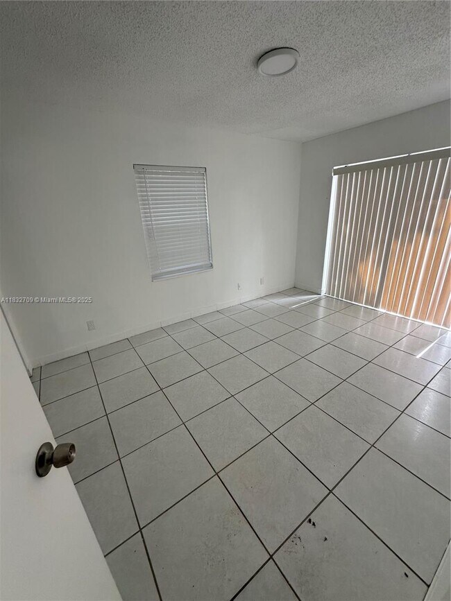 Building Photo - 3815 S 57th Ave