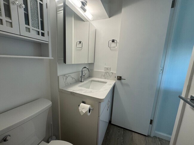Building Photo - 445 Seaside Ave