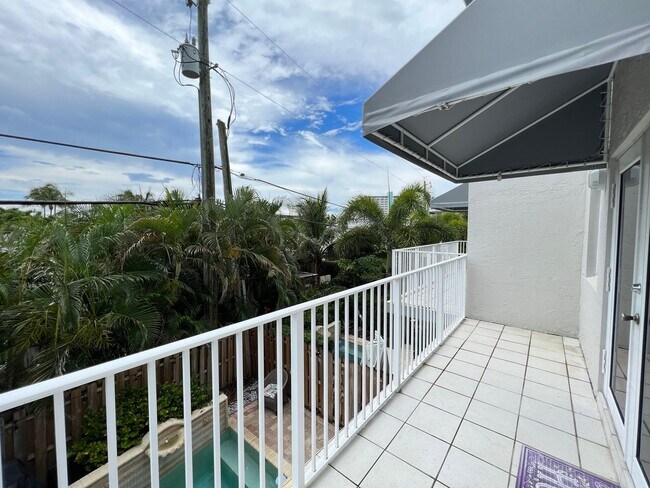 Building Photo - Beautiful 4 Bed 4.5 Bath luxury Townhouse with Elevator located by the Beach Lauderdale by the Sea