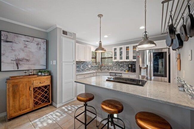 Building Photo - 1135 Barton Hills Dr