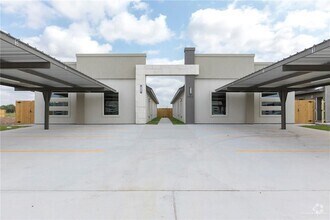 Building Photo - 1902 W Violet Dr