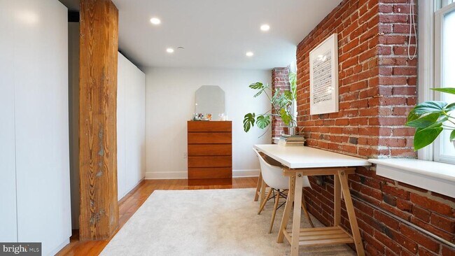 Building Photo - 2551 Trenton Ave