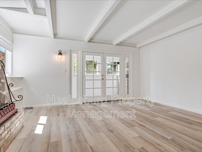 Building Photo - 2054 Madrone Ave