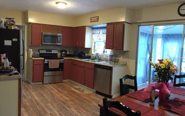Building Photo - 3680 Whiting Dr SE