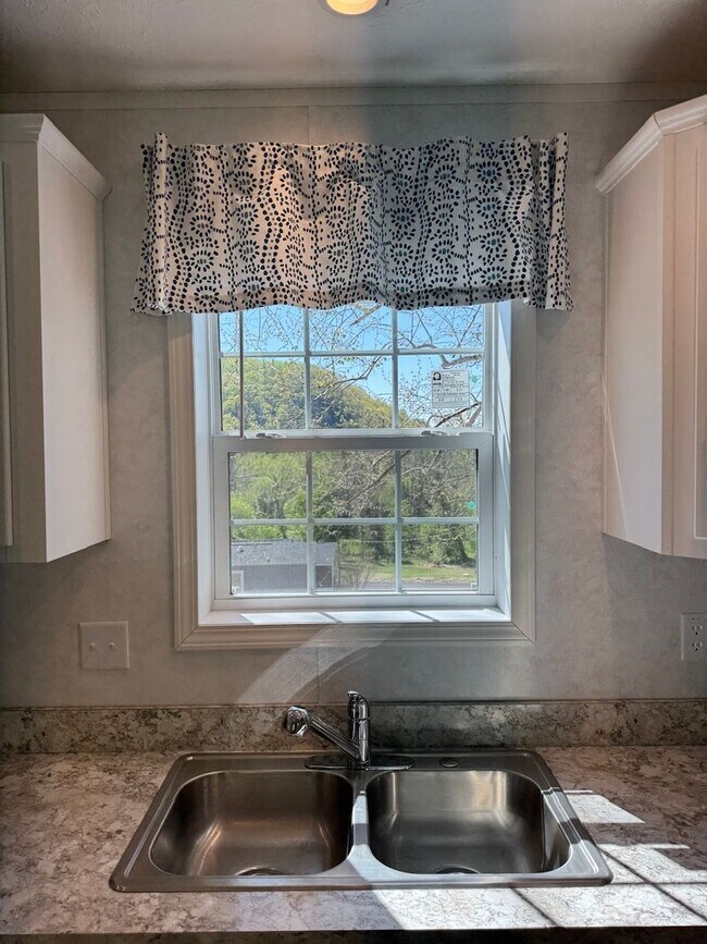 Building Photo - 465-1 Royal Manor Rd-