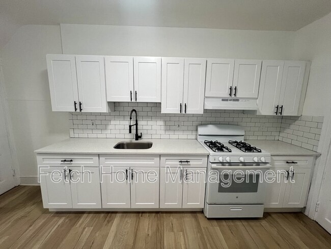 Building Photo - 312 N Reservoir St