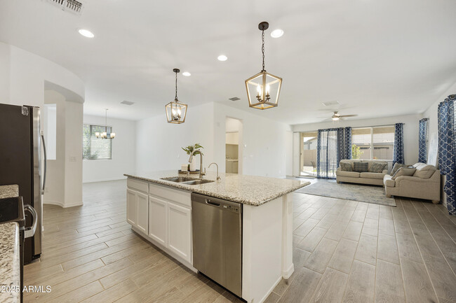 Building Photo - 5854 S Del Rancho