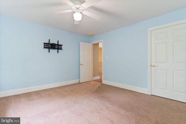 Building Photo - 45105 Mill Creek Way