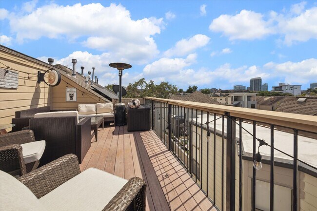 Building Photo - 2128 Harold St