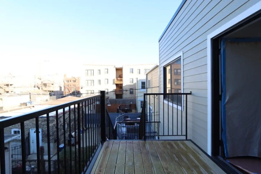 Building Photo - 3120 W Eastwood Ave