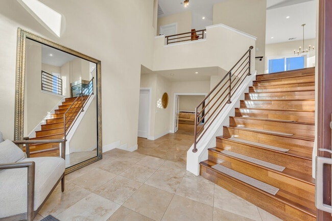 Building Photo - 535 Santa Fe Ave