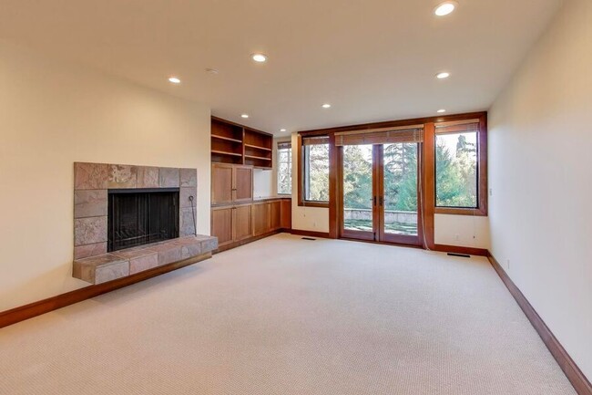 Building Photo - 28 Meadow Rd