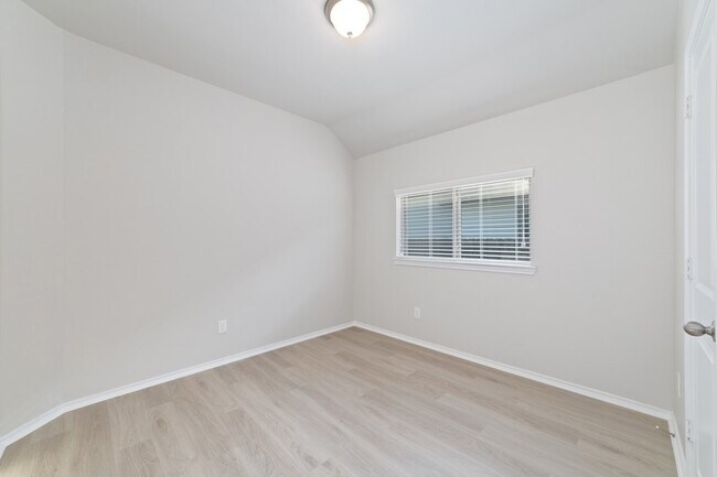 Building Photo - 20231 Moonlight Falls Ct