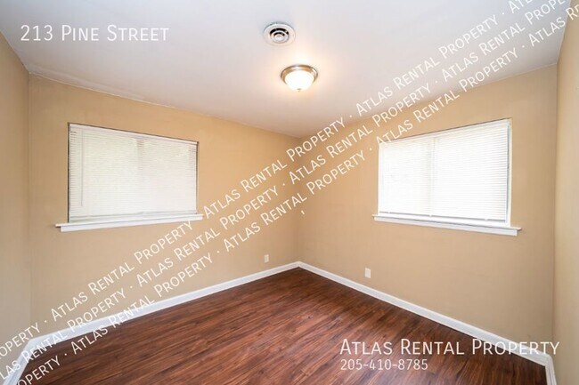 Building Photo - 213 Pine St