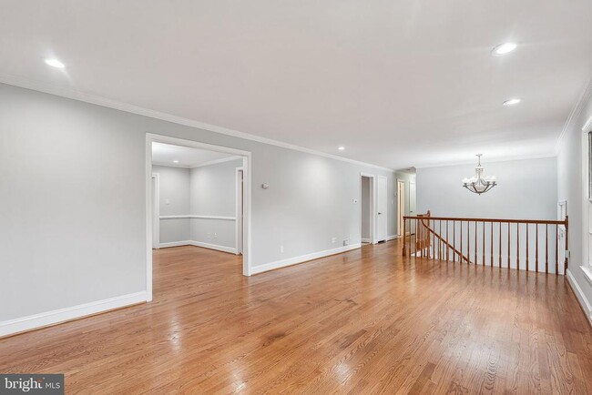 Building Photo - 9239 Vernon Dr