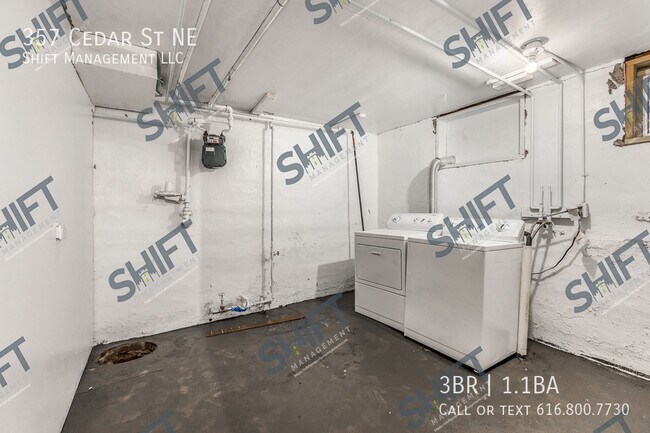Building Photo - 357 Cedar St NE