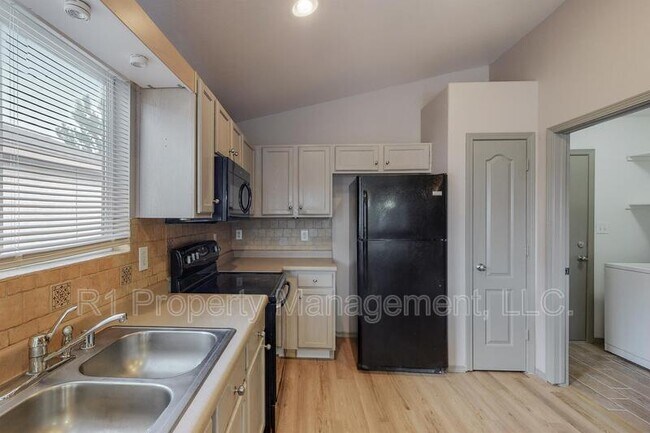 Building Photo - 745 Valley Meadows Dr