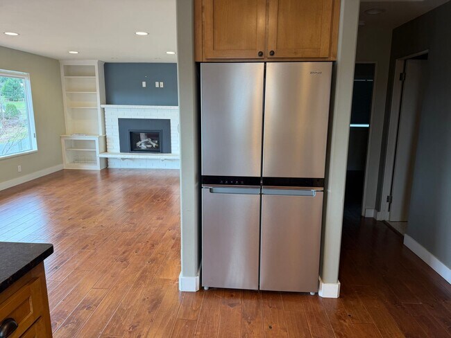 Building Photo - Rare Find with Main House and Fully Equipped ADU!