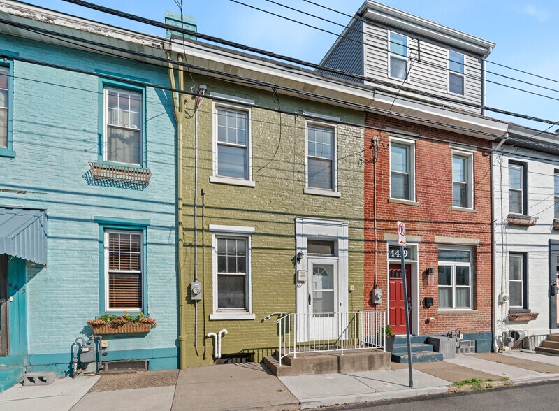 Building Photo - 4417 Davison St
