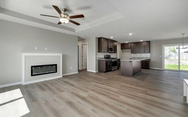 Building Photo - Like New 3 Bedroom Home - Hills of Olde Savannah