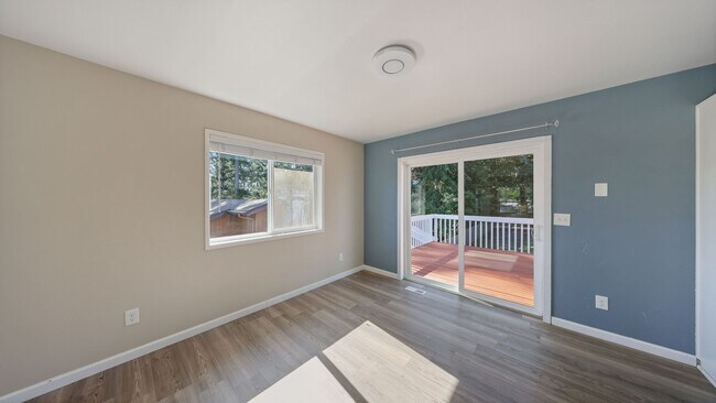 Building Photo - 4 Bed 3 Bath - 2 Living Rooms - Office Area - Pet Friendly - NAS Whidbey