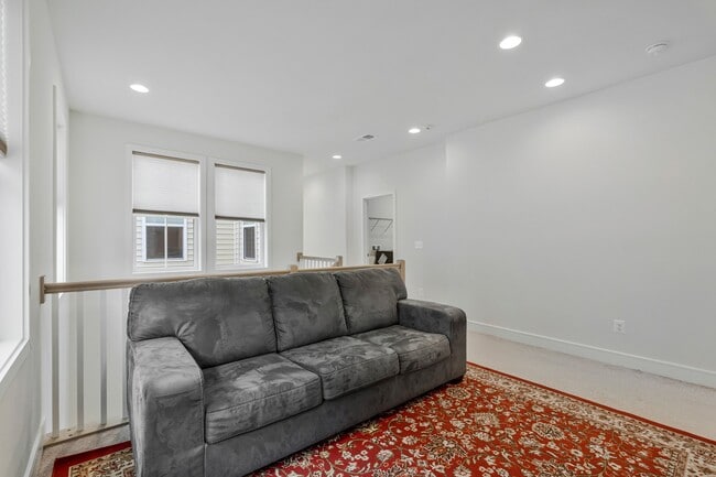 Building Photo - 22956 Aurora Vw Dr