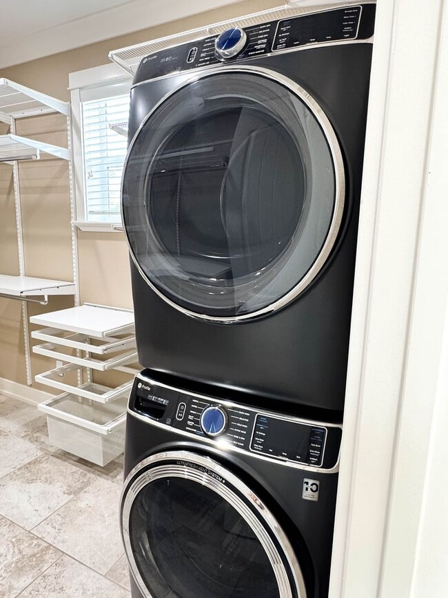 Building Photo - 4925 Milano Way