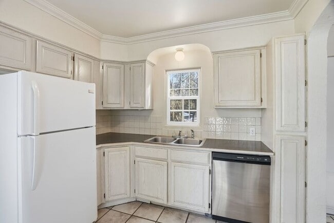 Building Photo - 1503 S SE Blvd