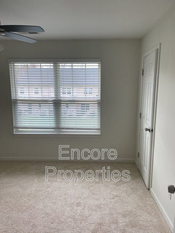 Building Photo - 121 Summerland Dr