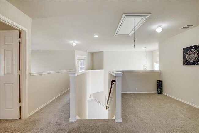 Building Photo - 537 Golden Creek Dr