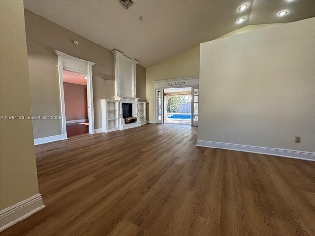 Building Photo - 3160 Peachtree Cir