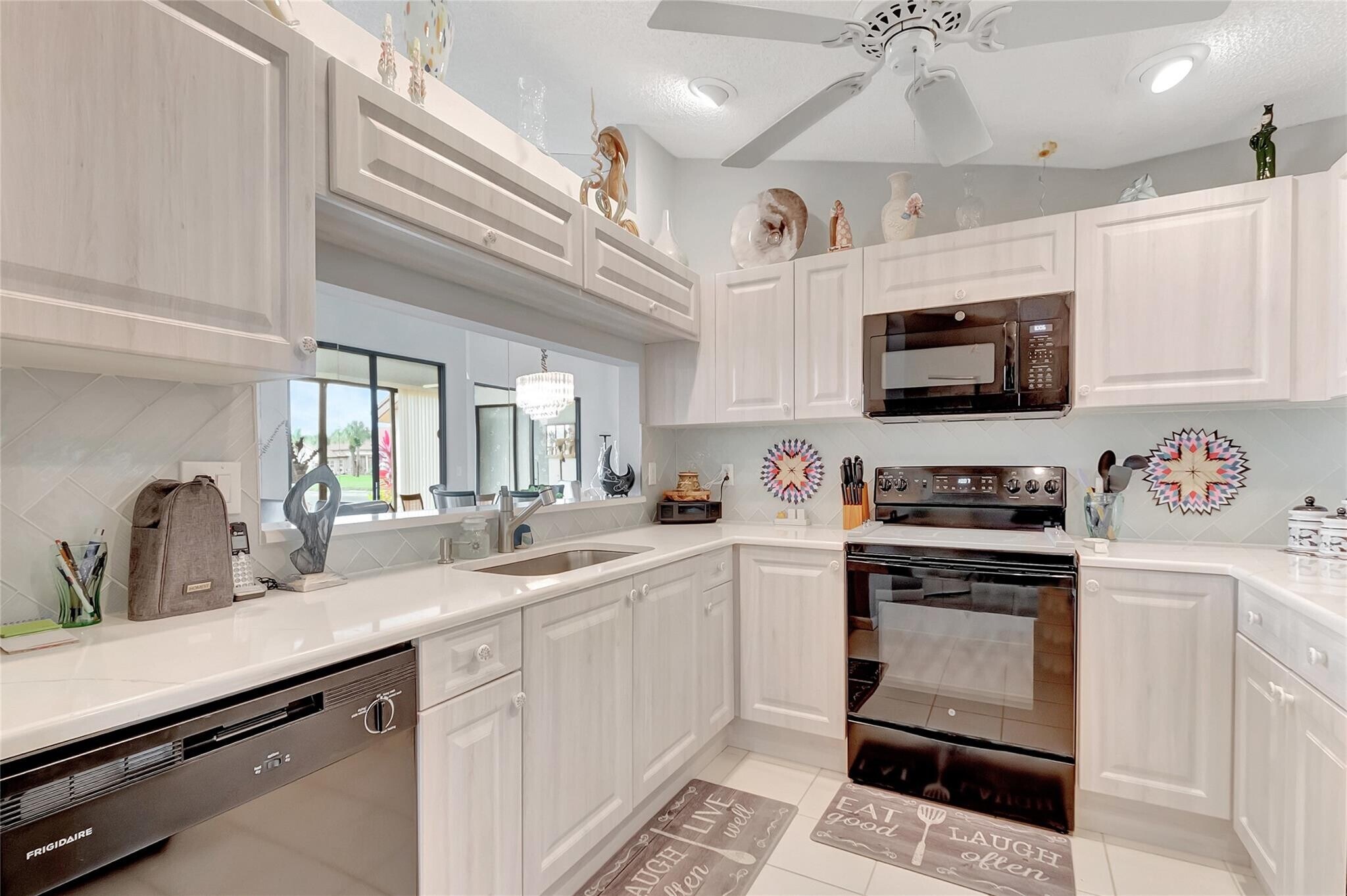 Building Photo - 8224 Cassia Dr