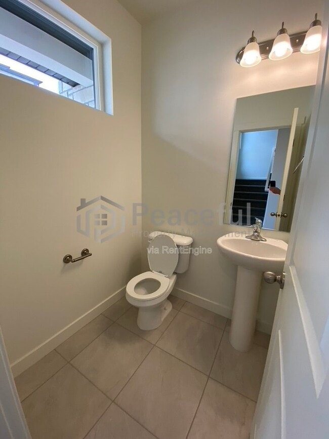 Building Photo - 1036 W 530 S