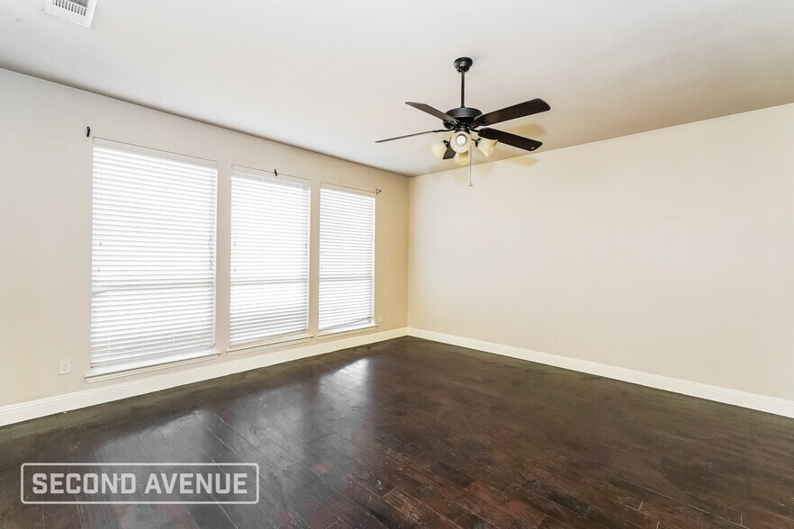 Building Photo - 401 Bamborough Dr