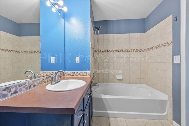 Building Photo - 18602 E Water Dr