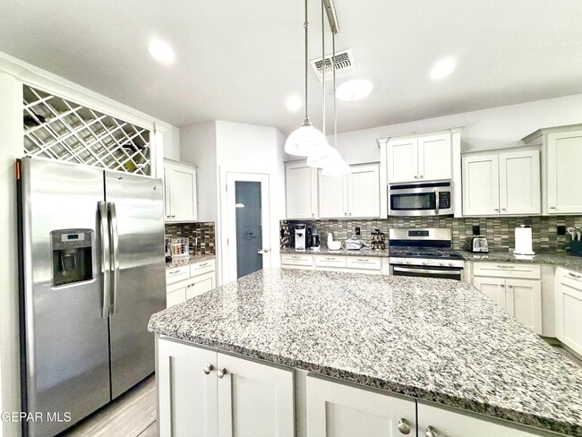 Building Photo - 1180 Spofford Pl