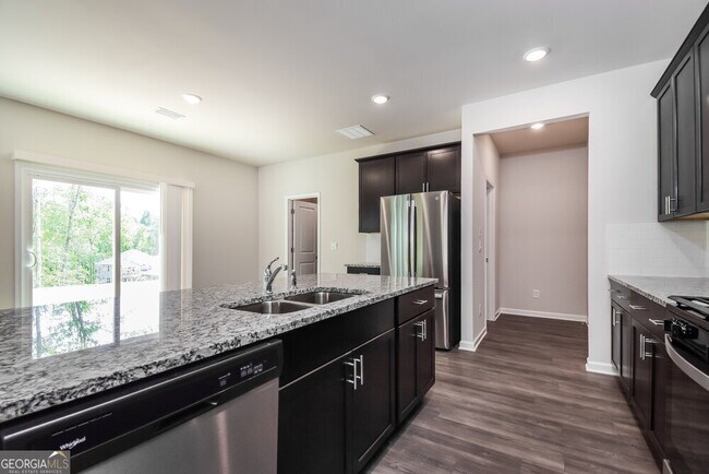 Building Photo - 150 Longleaf St