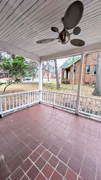 Building Photo - 3311 Lexington Rd